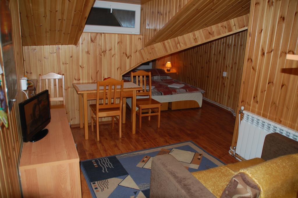 Agroturystyka Pod Swierkami Nadrybie Zimmer foto